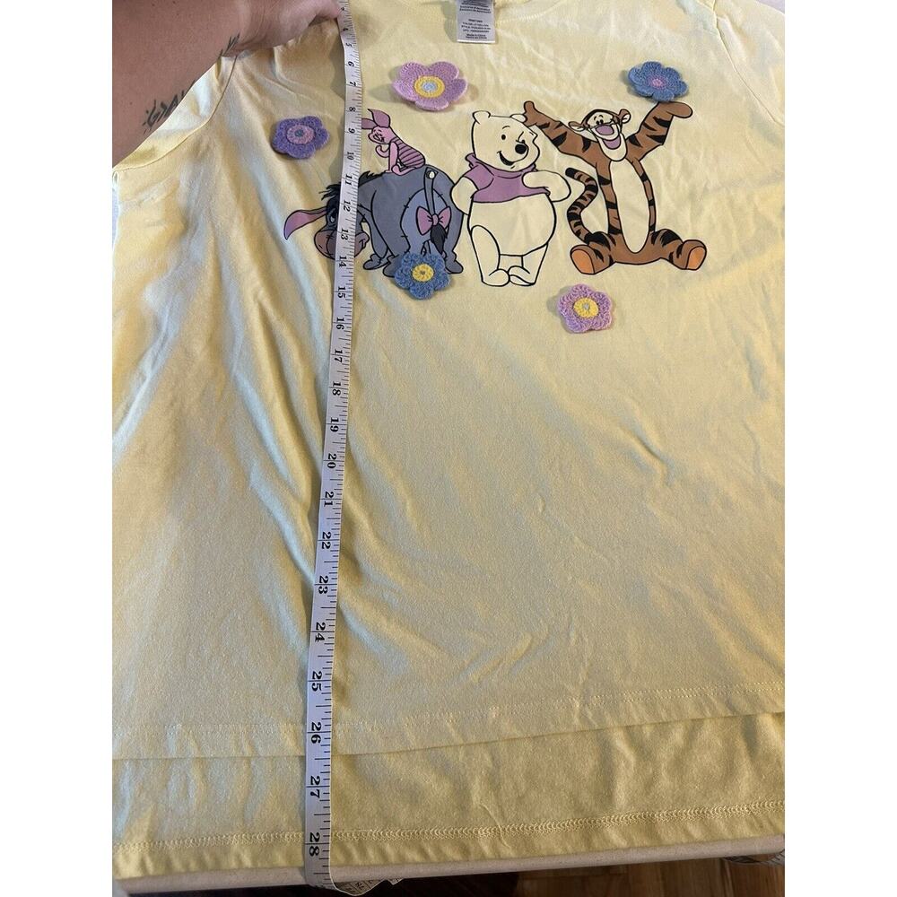 Disney Winnie The Pooh Light Yellow T-shirt Crocheted Flowers 2XL 2XG Piglet - Picture 8 of 8